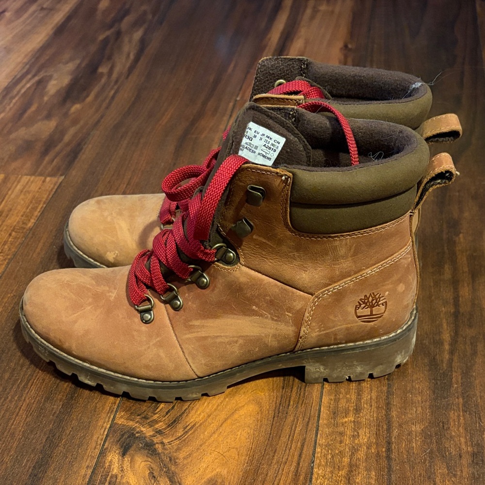 Timberland Women’s Tan Boots with Red Laces
